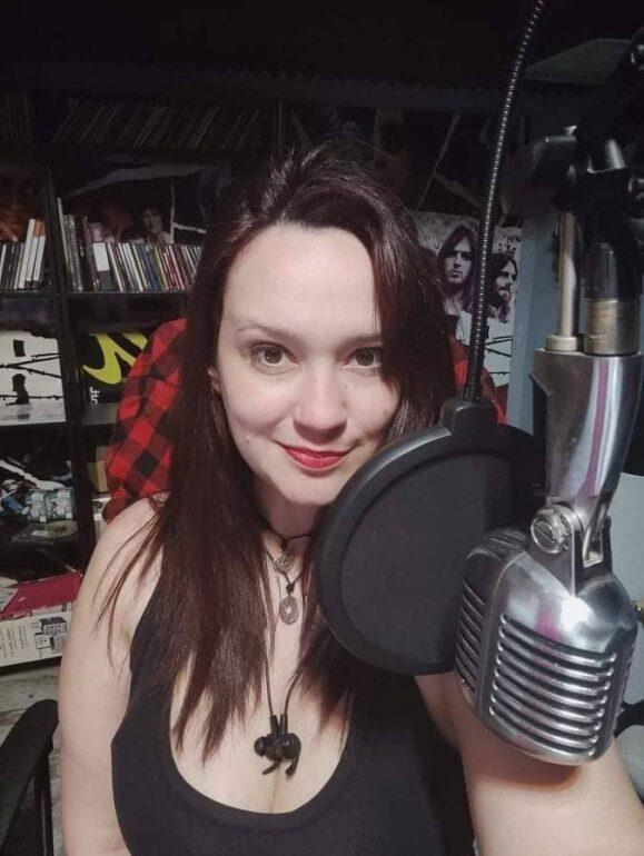 5 Ελληνικές Ραδιοφωνικές Εκπομπές που θα λατρέψεις (2026) 3 Το ROCK ‘N’ TROUBLE με την Ιώ Πετράκη